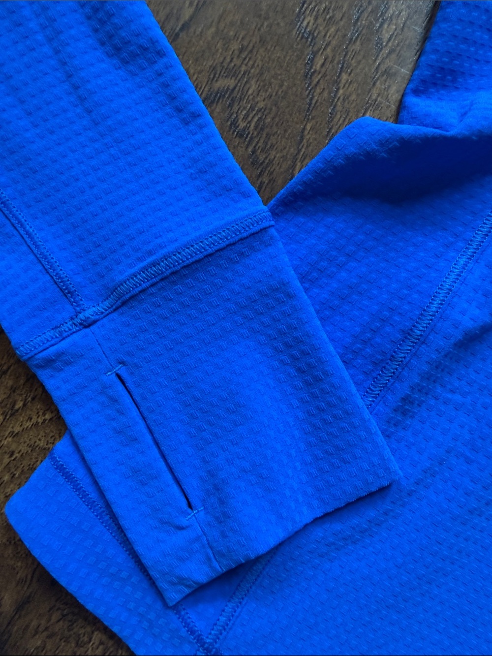 NWT!  Lululemon Ventilated Mesh-Back Run Long Sleeve, size 6 - Picture 6 of 10